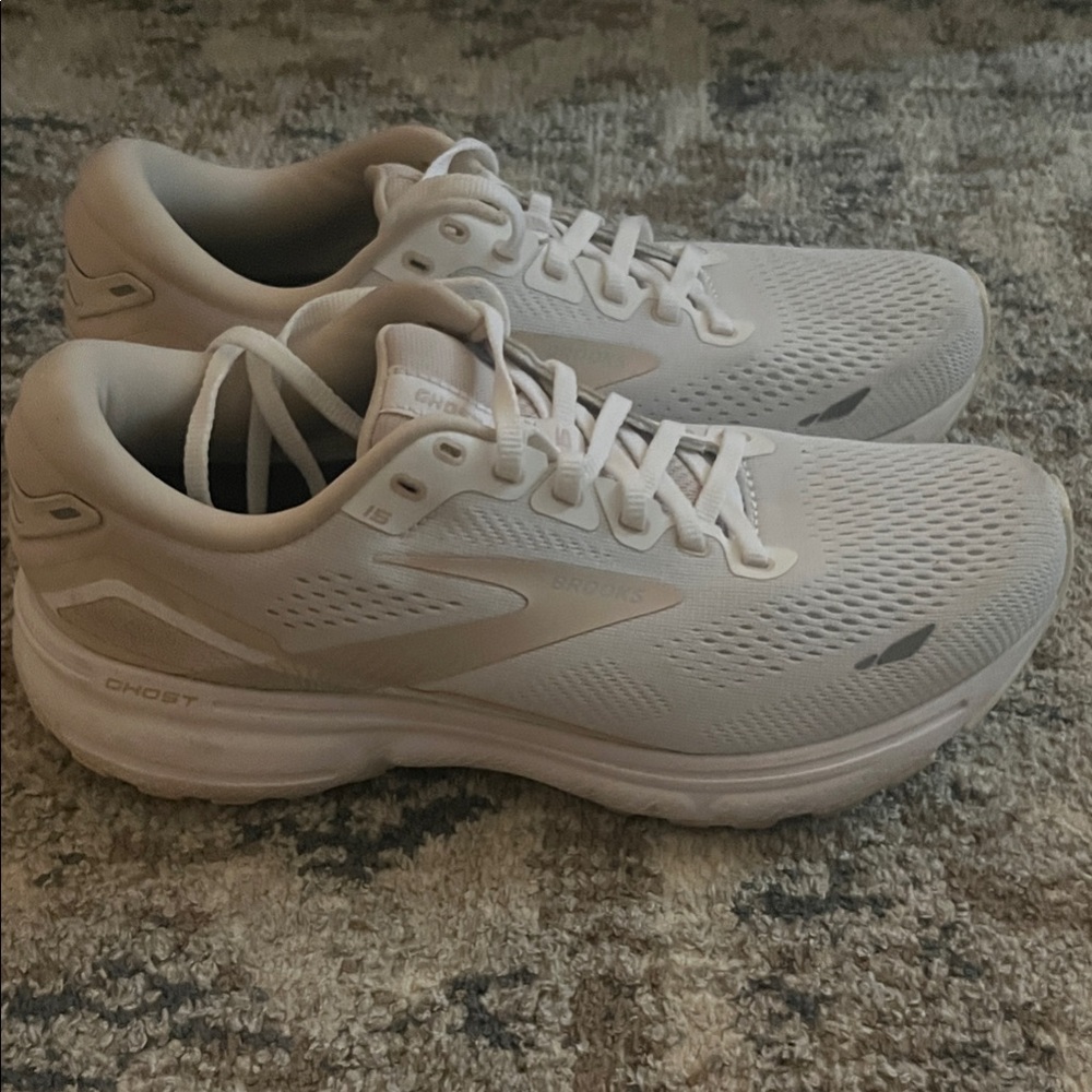 Brooks Women's Sneakers in White and Cream